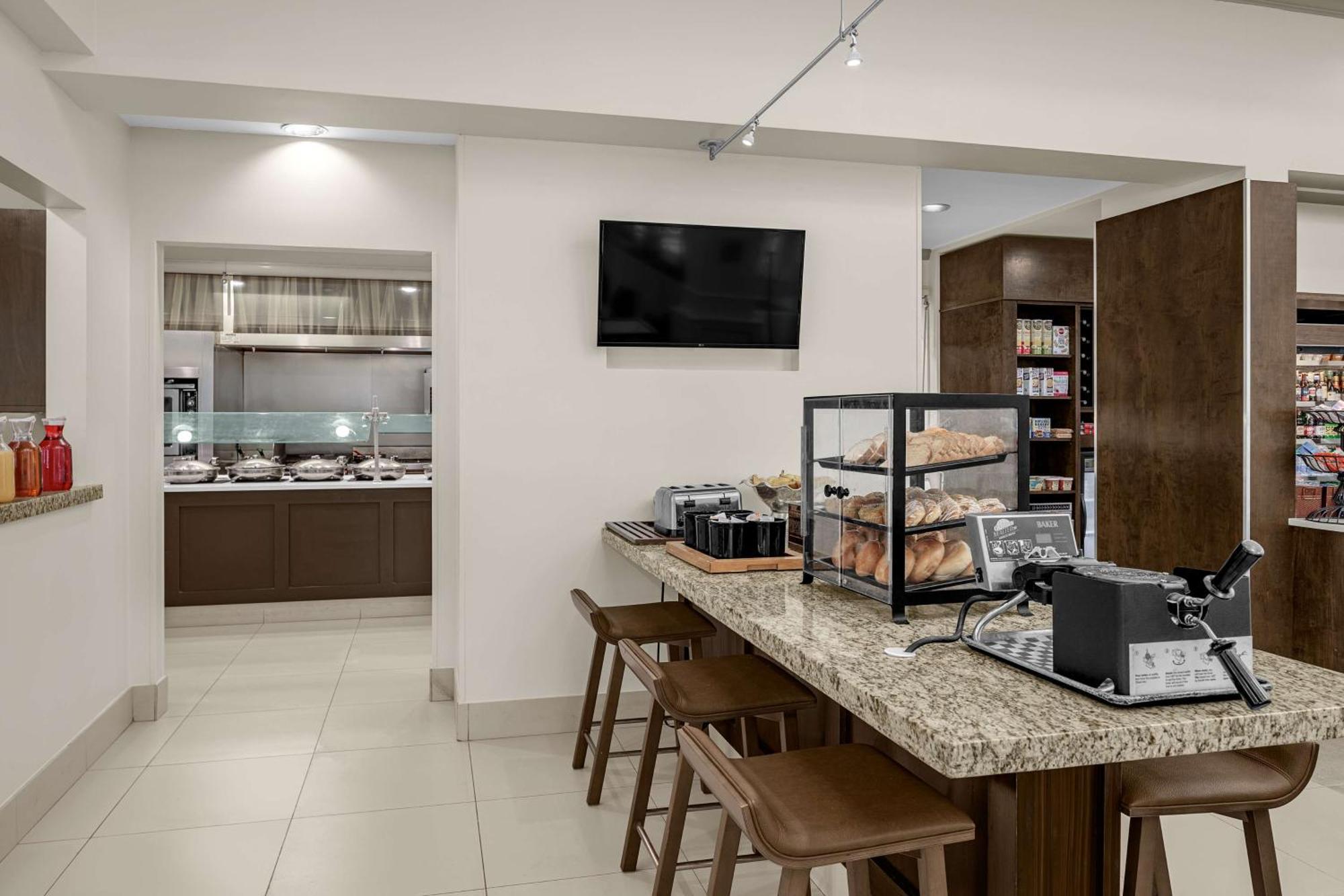 Hilton Garden Inn Raleigh Durham Airport Морисвил Екстериор снимка